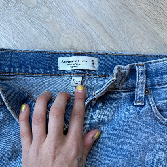 Lot of four pairs of women's Abercrombie shorts, size 28/29 - Picture 7 of 12